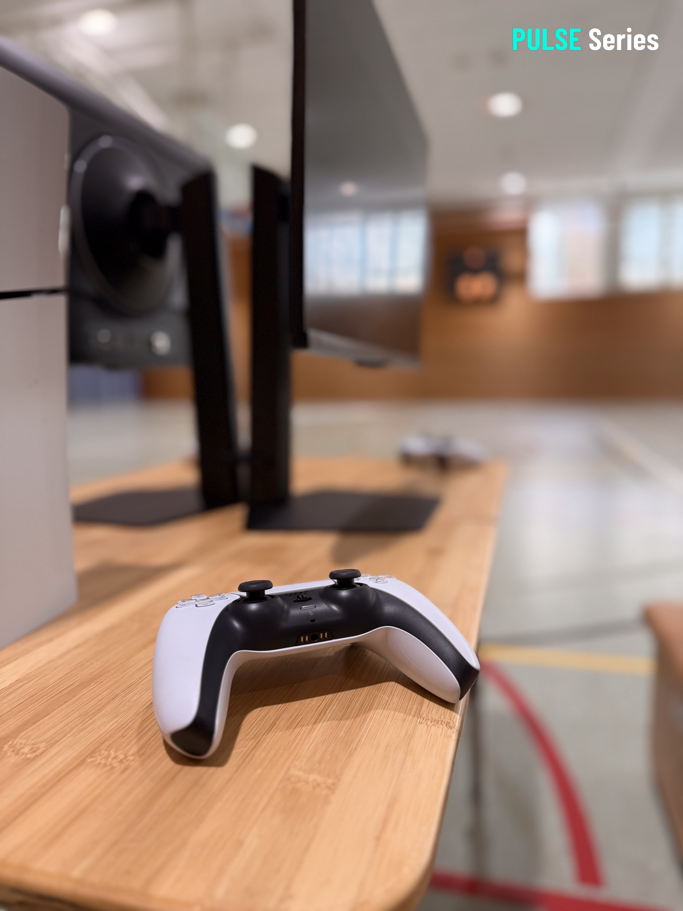 DualSense Controller in der Halle Oberhaching — Detailaufnahme