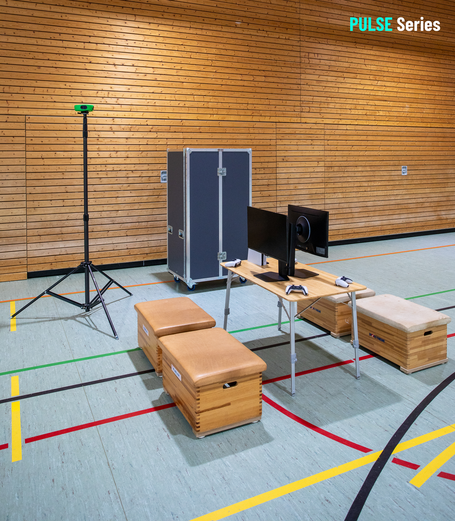 PULSE SportsBox aufgebaut auf einer Sporthallen-Fläche